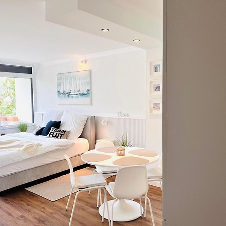Neu - Frisch Renoviertes Ferienapartment "Waterkant" 부숨 외부 사진