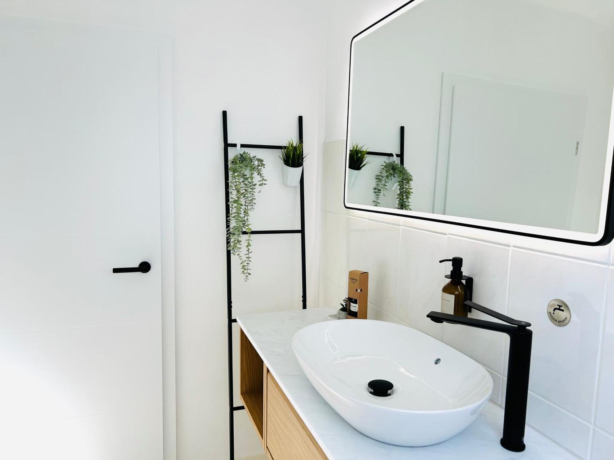 Neu - Frisch Renoviertes Ferienapartment "Waterkant" 부숨 외부 사진